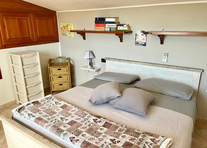 Будинок відпочинку Eri & Ely's House By La Via Del Mare Viaggi E Vacanze Віллазімьюс