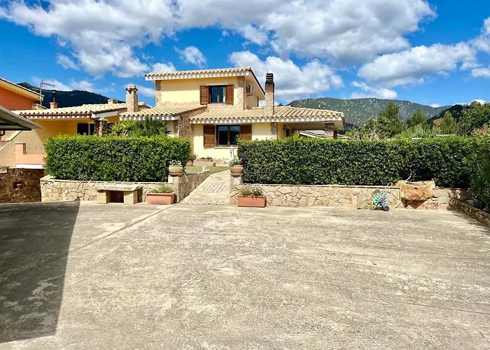 Будинок відпочинку Eri & Ely's House By La Via Del Mare Viaggi E Vacanze